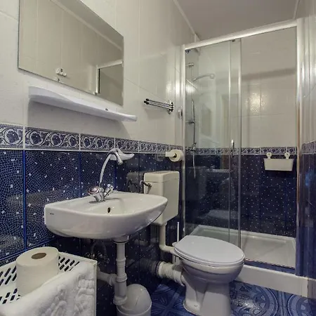 Mango - Przystanek Kuznice Couette-café 3*