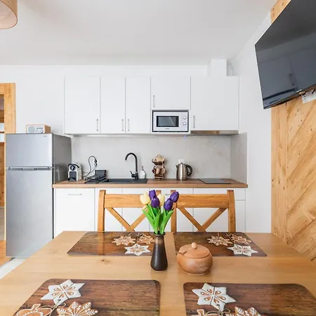 Couette-café Mango - Przystanek Kuznice 3*