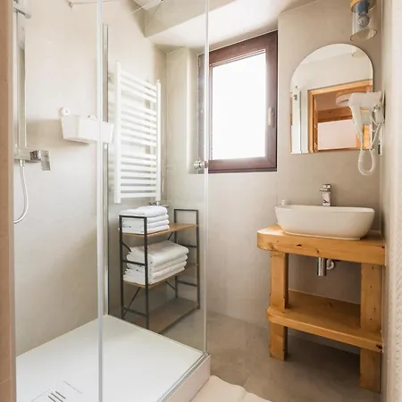 Mango - Przystanek Kuznice 3*