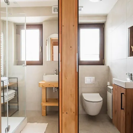 Mango - Przystanek Kuznice Couette-café