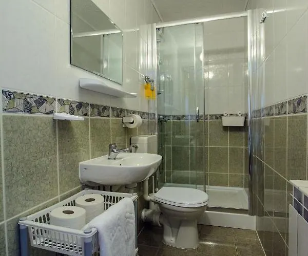 Bed & Breakfast Mango - Przystanek Kuznice 3*